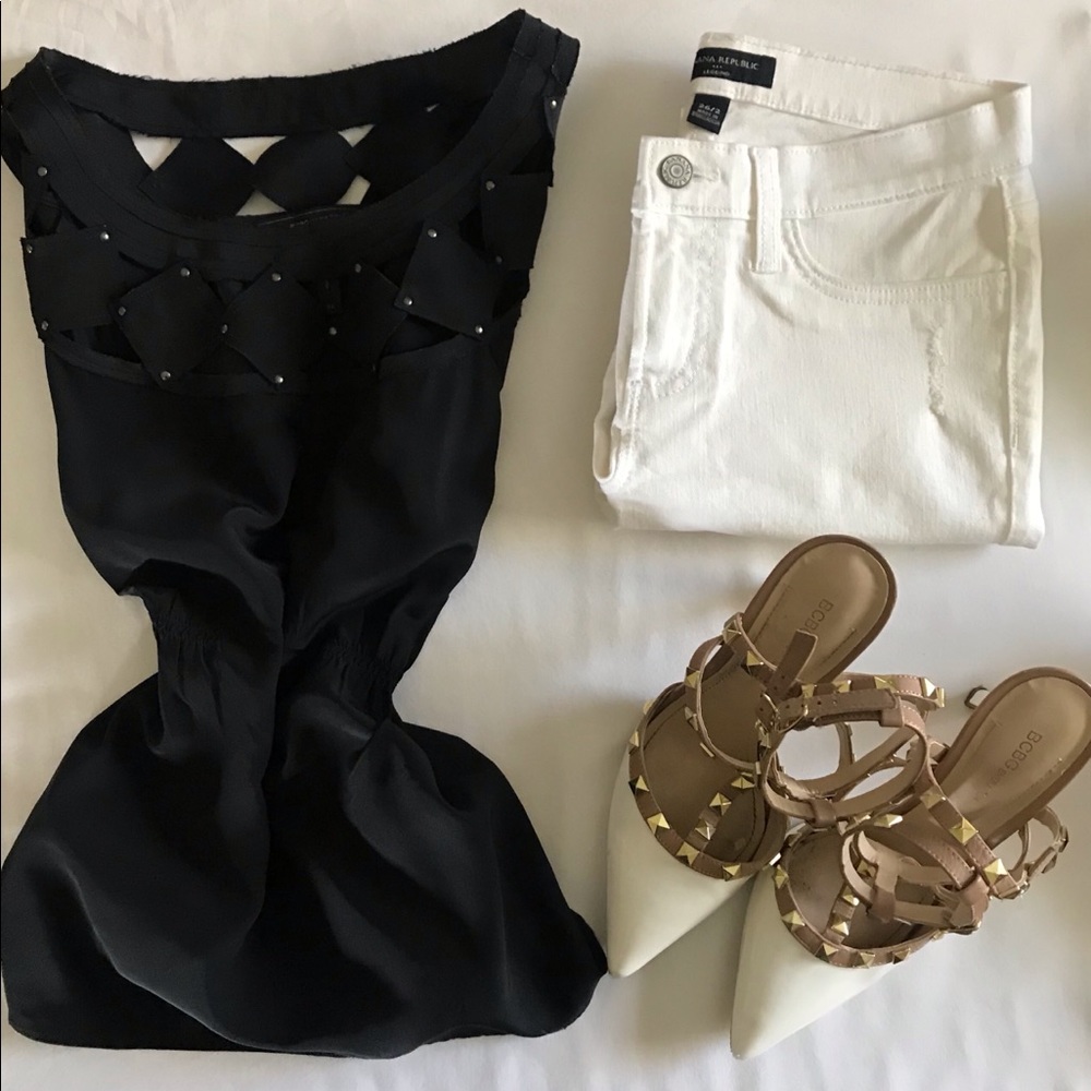 BCBG BCBGMAXAZRIA blouse with neck cutout detail